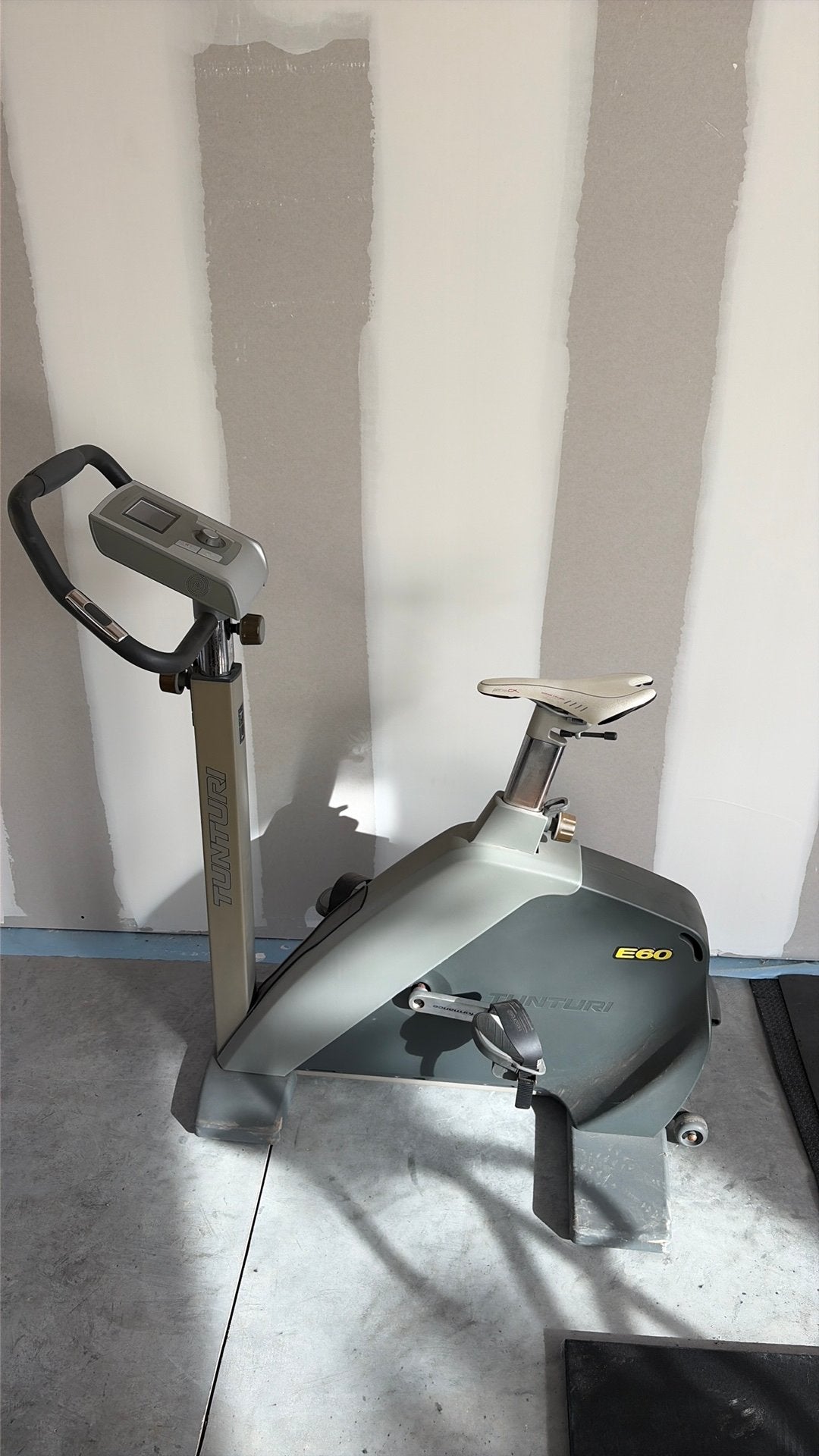 Hometrainer, Sports & Fitness, Enlèvement, Utilisé, Vélo d'appartement