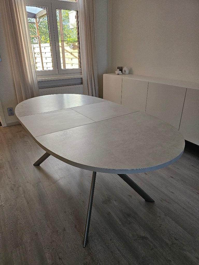 Verstelbare eettafel met keramieken blad, Huis en Inrichting, Ophalen, Overige materialen, 100 tot 150 cm, Zo goed als nieuw