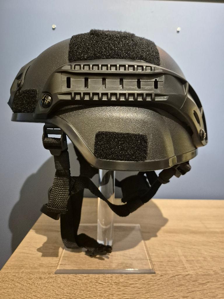 Helm voor airsoft, Verzenden, Zo goed als nieuw