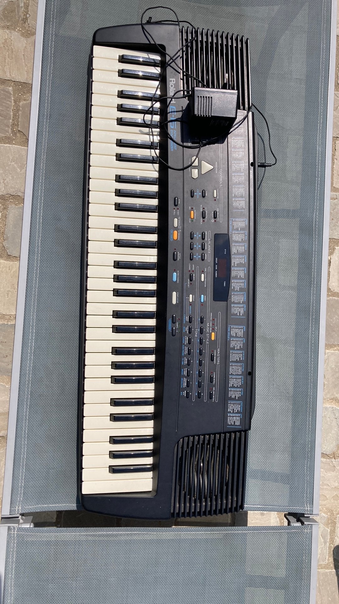 Roland e 16, 61 touches, Connexion MIDI, Roland, Enlèvement