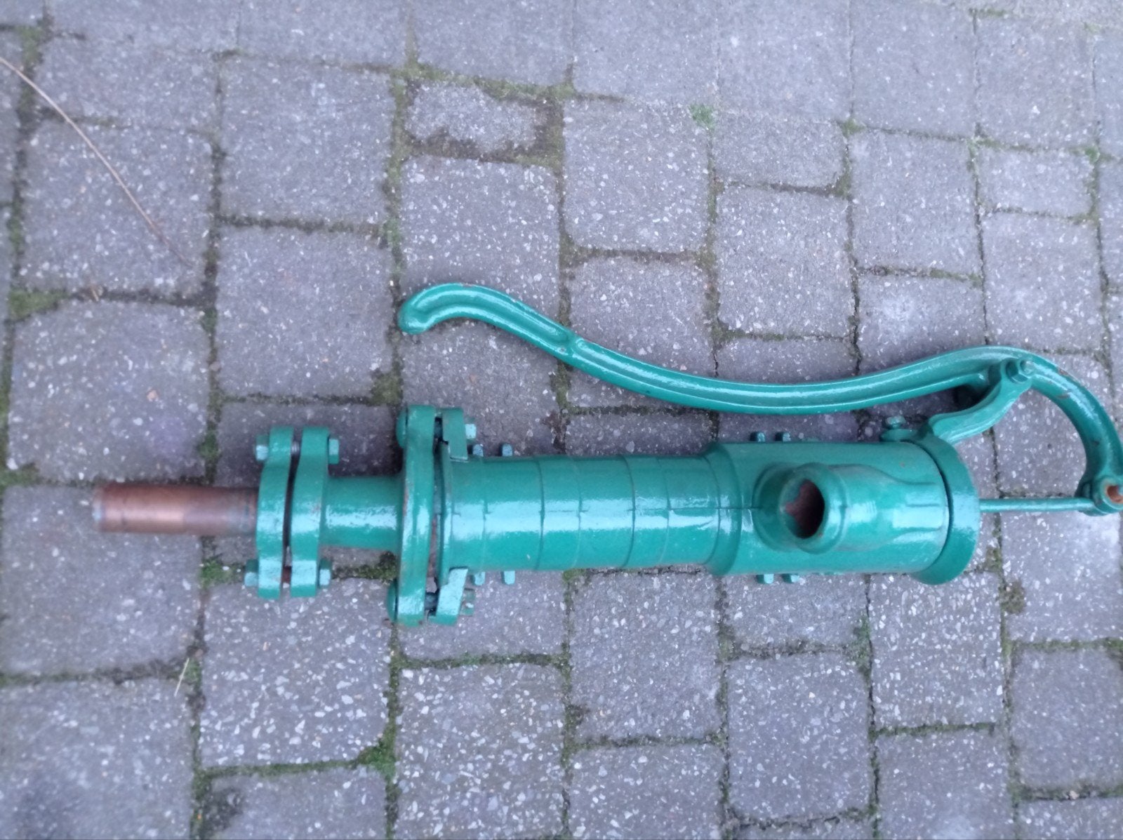 Oude waterpomp, Ophalen