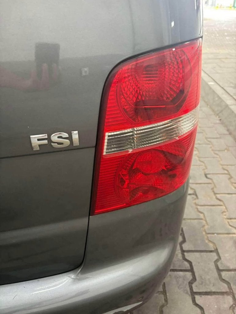 Vw touran 1.6fsi benzine 7plaats, Auto's, Voorwielaandrijving, 75 kW, Zwart, 7 zetels