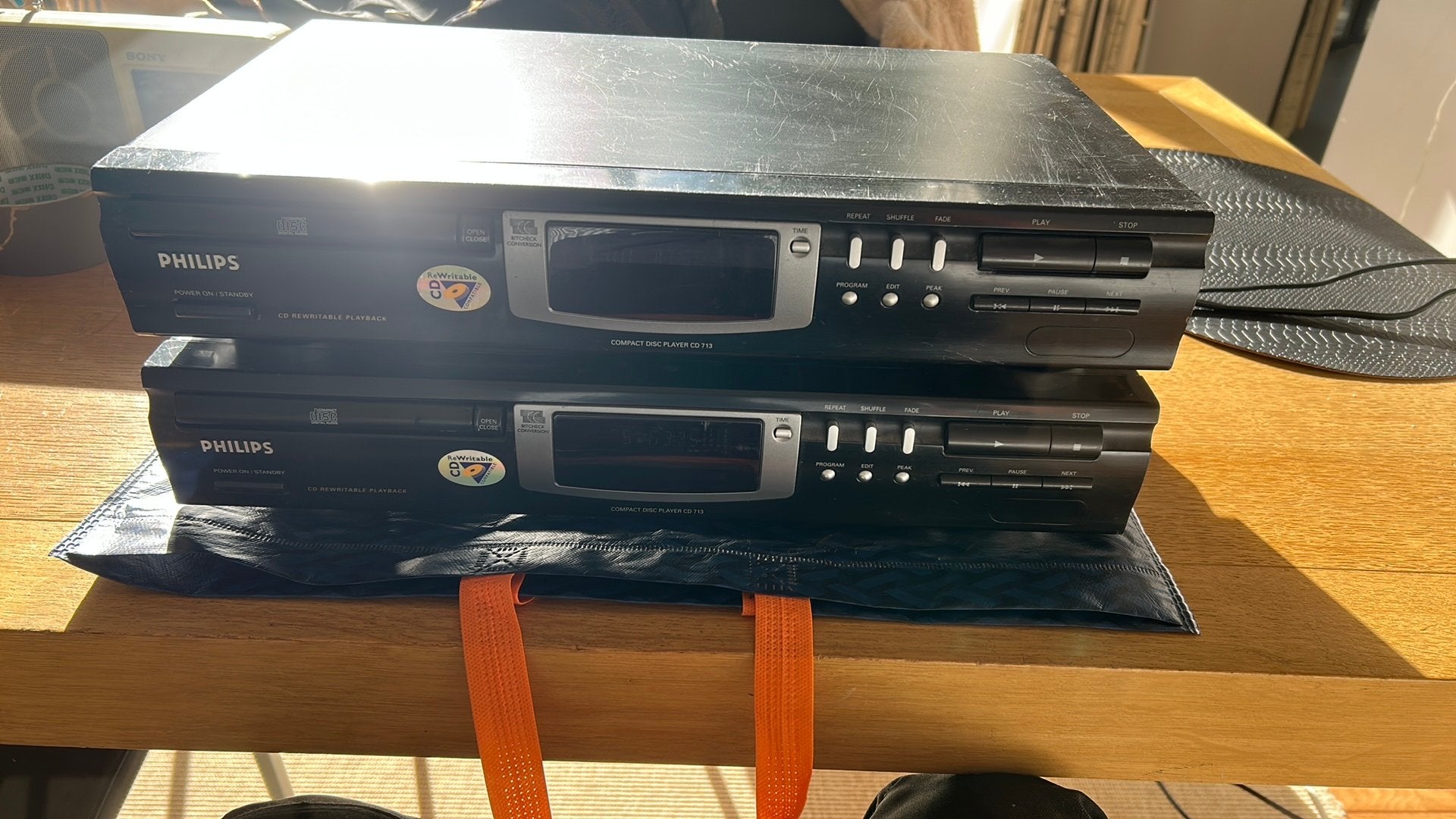 Philips CD 713 CD-Speler (2 stuks beschikbaar), TV, Hi-fi & Vidéo, Enlèvement, Utilisé, Philips