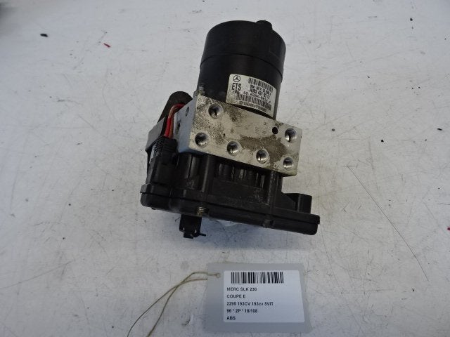 BLOC ABS (FREINS ANTI-BLOCAGE) SLK (R170) (A0034310312), Mercedes-Benz, Mevr. I. Hauben, Utilisé, Rue de l'Espoir 34 34
4030  GRIVEGNÉE, BE