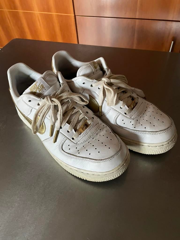 Witte Nike schoenen met goud, Ophalen, Gedragen, Wit, Sportschoenen