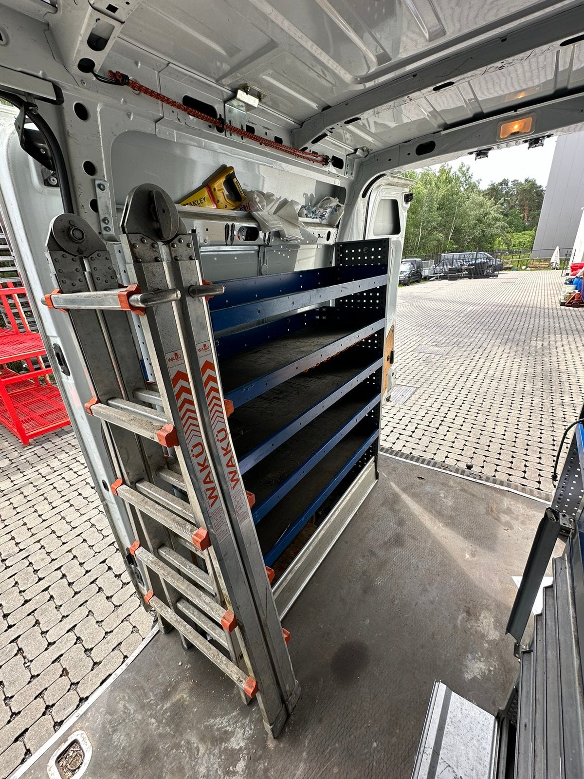 Bestelwagen inrichting, Enlèvement