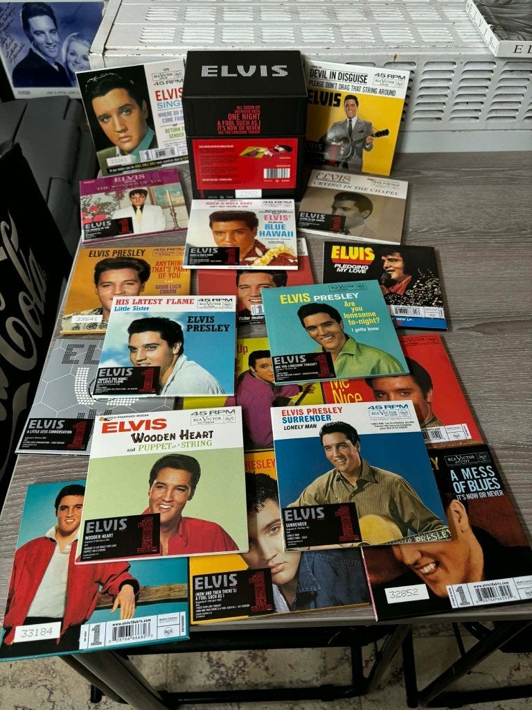 Elvis 18cdbox,Mooie cdbox met de 18 nummer 1 hits van the UK, Cd's en Dvd's, Cd's | Rock, Ophalen of Verzenden, Zo goed als nieuw