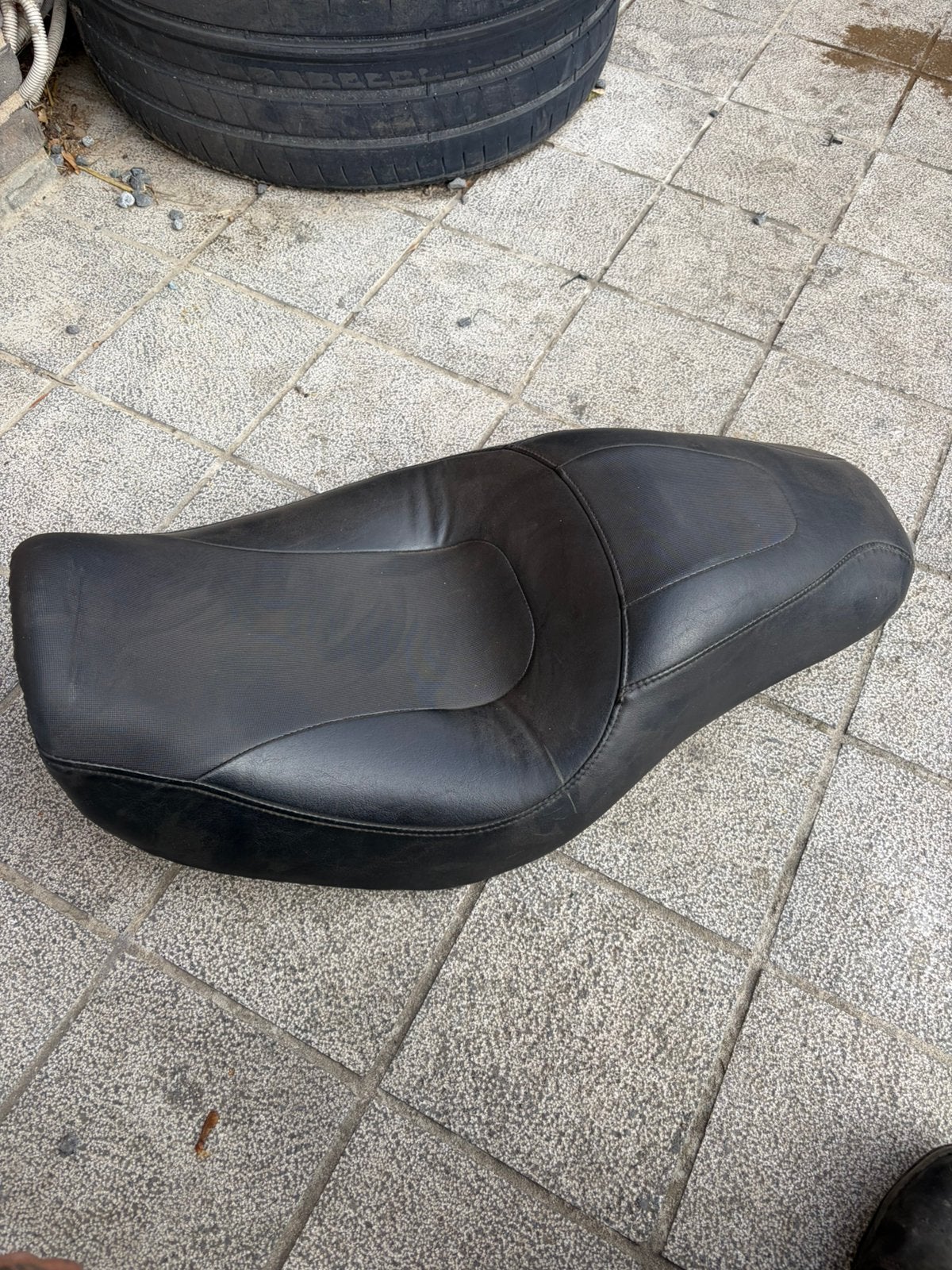 Selle Harley-Davidson, Motos, Enlèvement