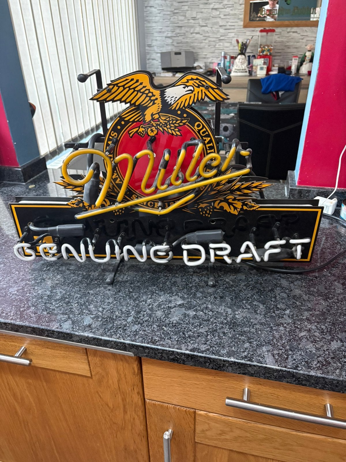 Neon miller, Enlèvement, Utilisé