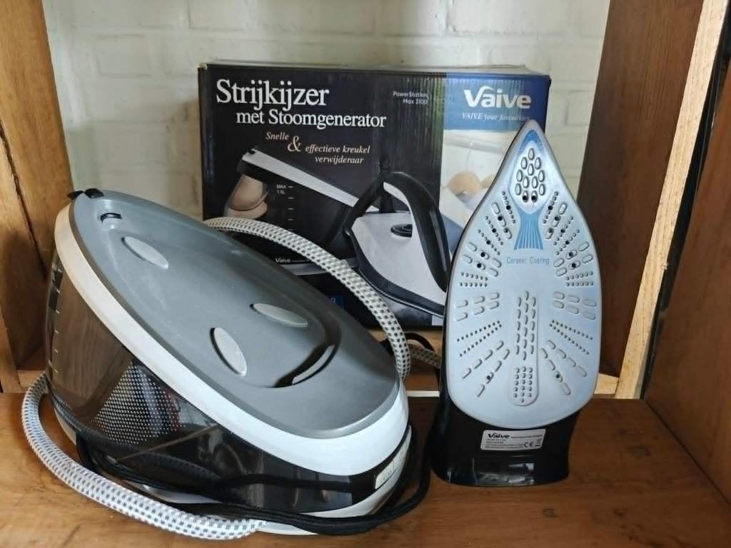 Strijkijzer met stoomgenerator Vaive zgan, Elektronische apparatuur, Strijkijzers en Strijkplanken, Ophalen of Verzenden, Zo goed als nieuw