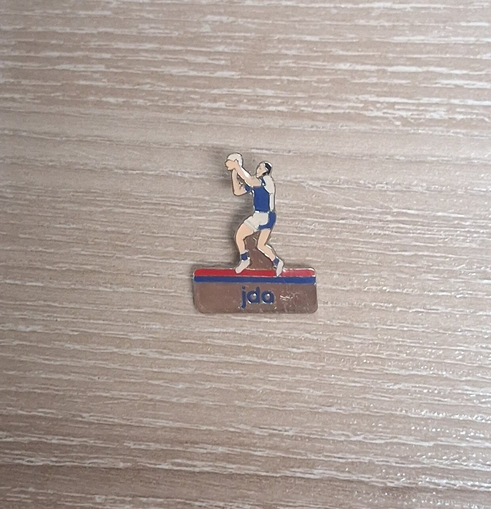 PIN - JDA - BASKET - BASKETBAL - BASKETBALL, Verzamelen, Verzenden, Gebruikt, Sport, Speldje of Pin