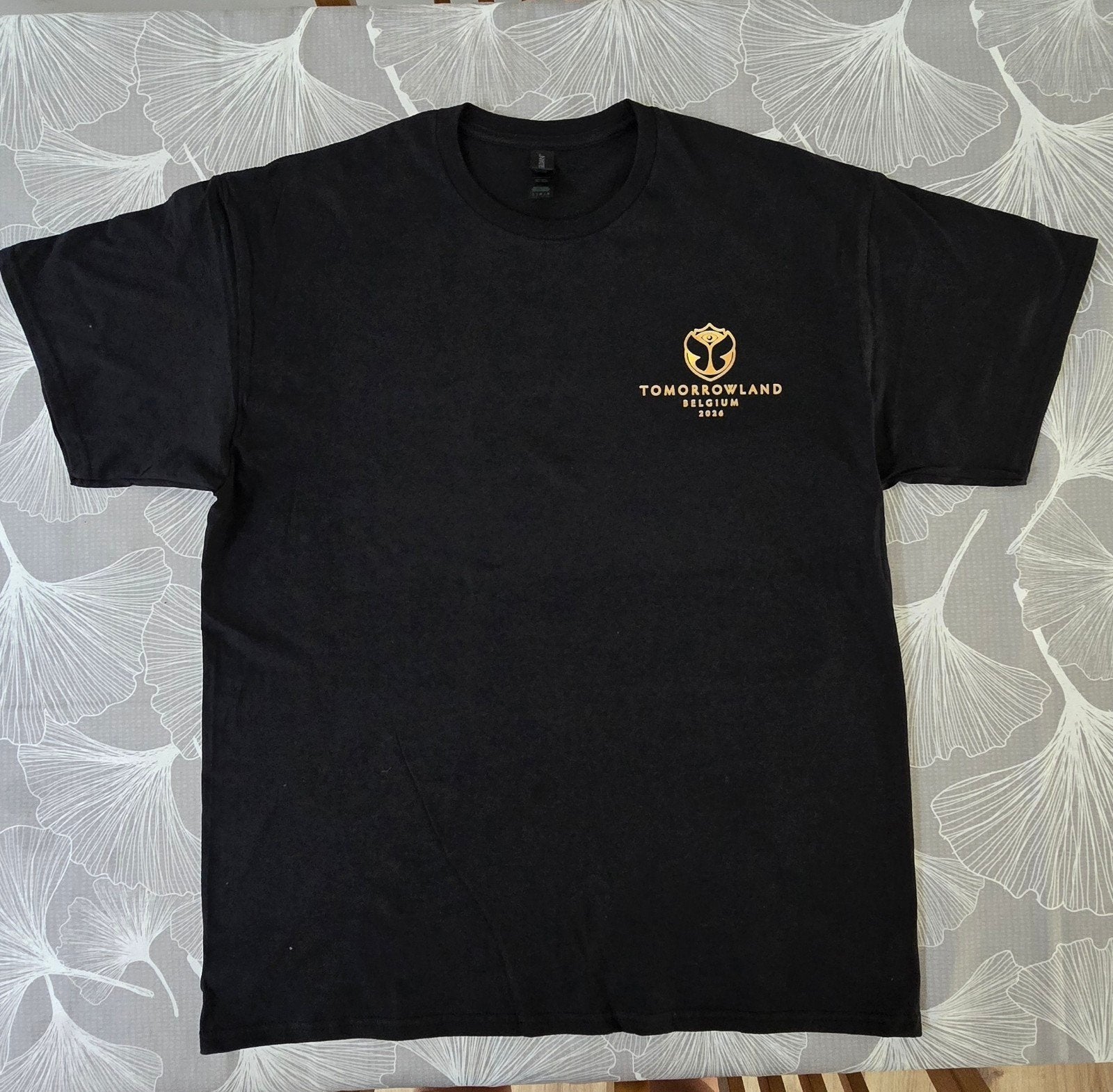 tshirt tomorrowland 2026 (personnalisé), Kleding | Heren, T-shirts, Ophalen, Nieuw, Maat 48/50 (M), Zwart