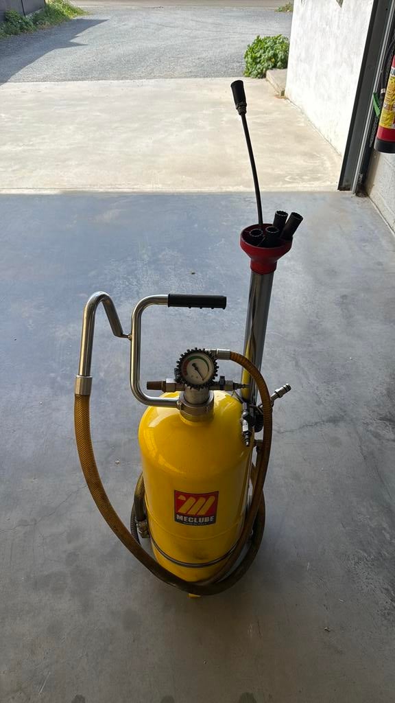 Aspirateur huile 24l Meclube, Articles professionnels, Enlèvement