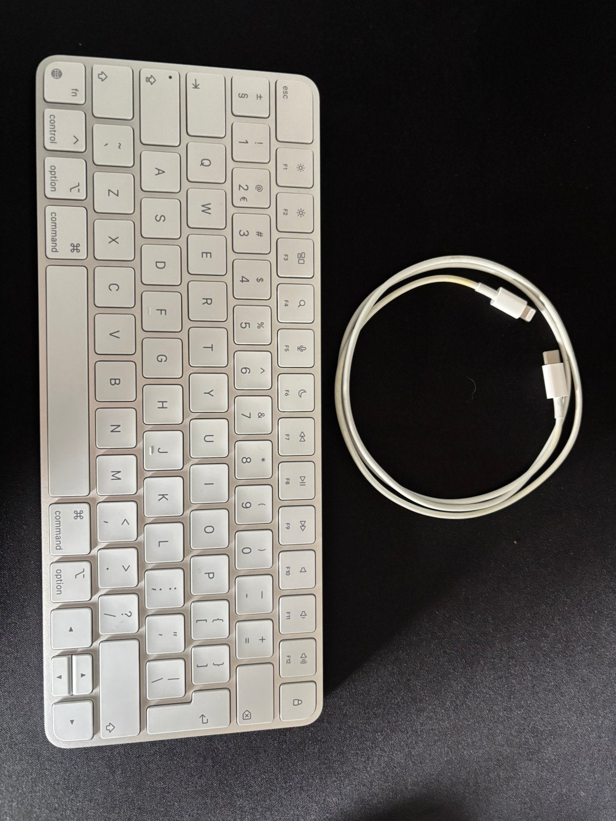 Apple magic keyboard - QWERTY, Computers en Software, Oplaadbaar, Ophalen of Verzenden, Zo goed als nieuw, Draadloos