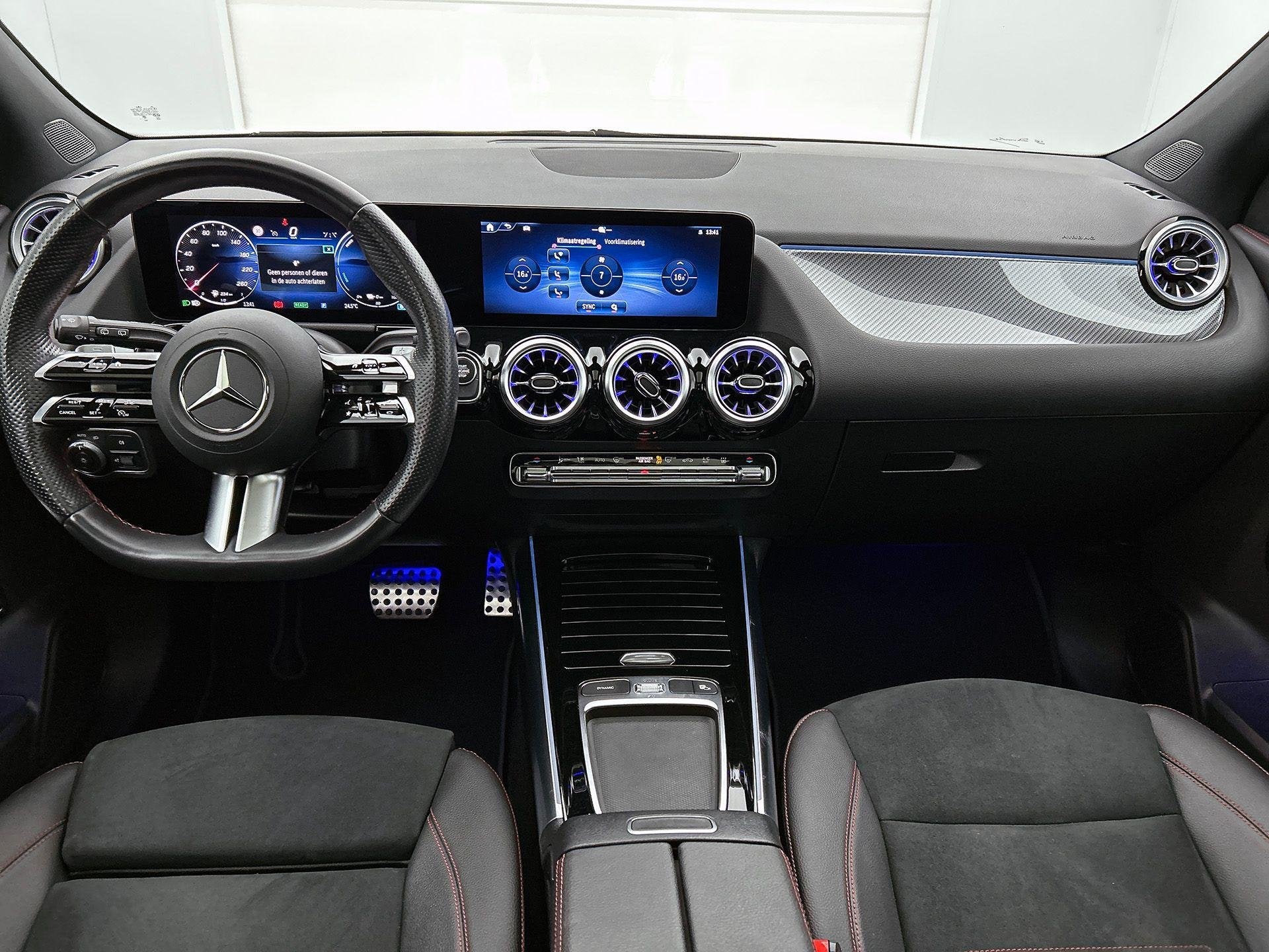 Mercedes-Benz GLA-Klasse 250 e AMG Line | Panoramisch Dak |, Auto's, Mercedes-Benz, Stof, Euro 6, 4 cilinders, 16 kWh