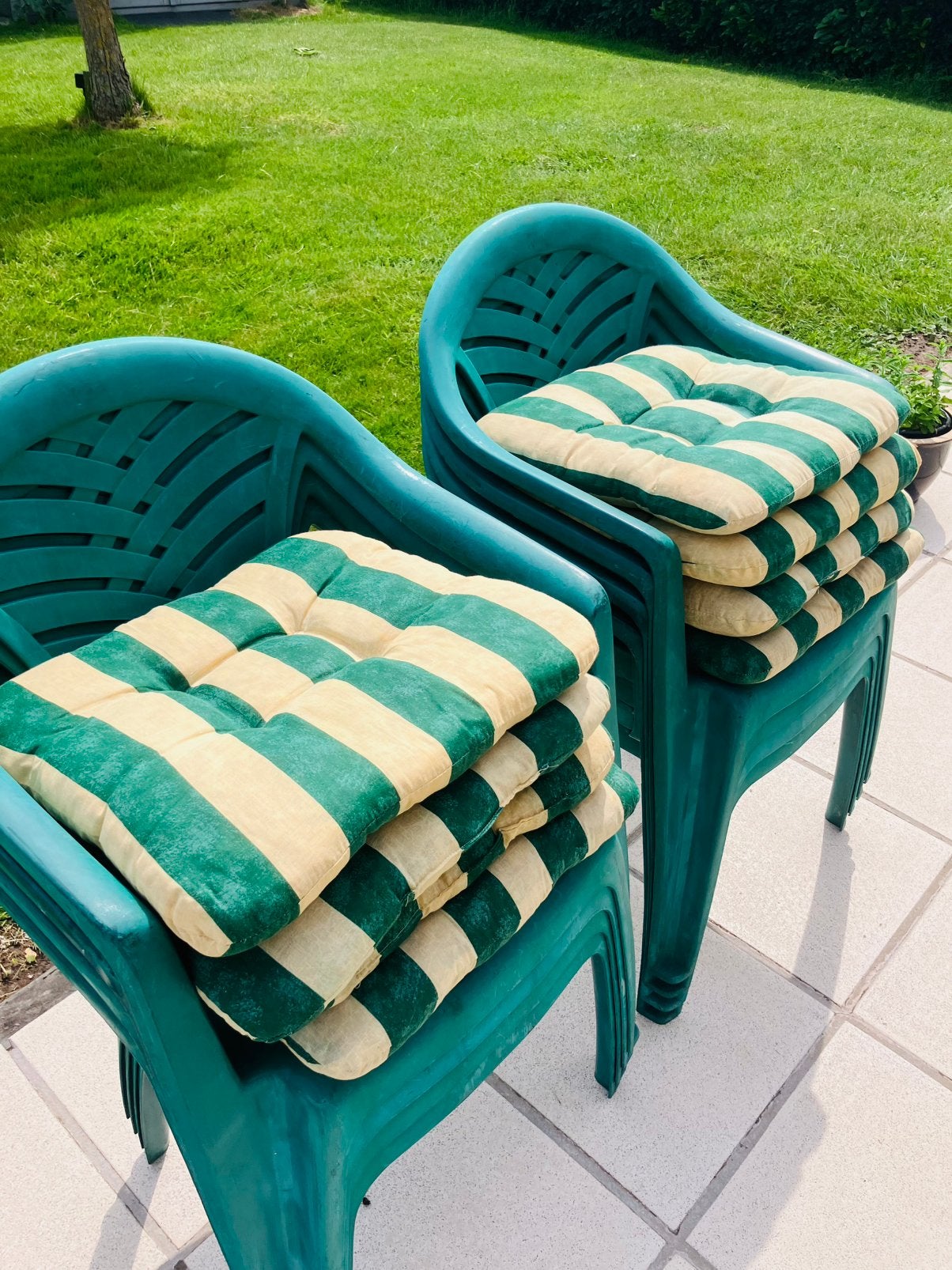 8 groene stapelstoelen met bijbehorende kussens v, Ophalen, Zo goed als nieuw, Kunststof, Stapelbaar