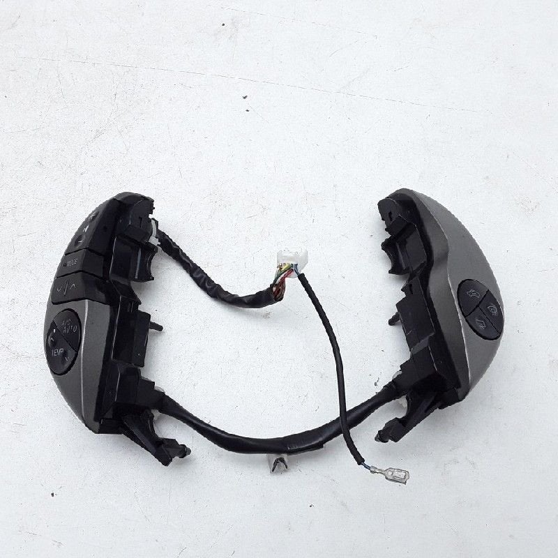 COMMANDE DE RADIO AU VOLANT Toyota Prius (NHW20), Autos : Pièces & Accessoires, Utilisé, Toyota