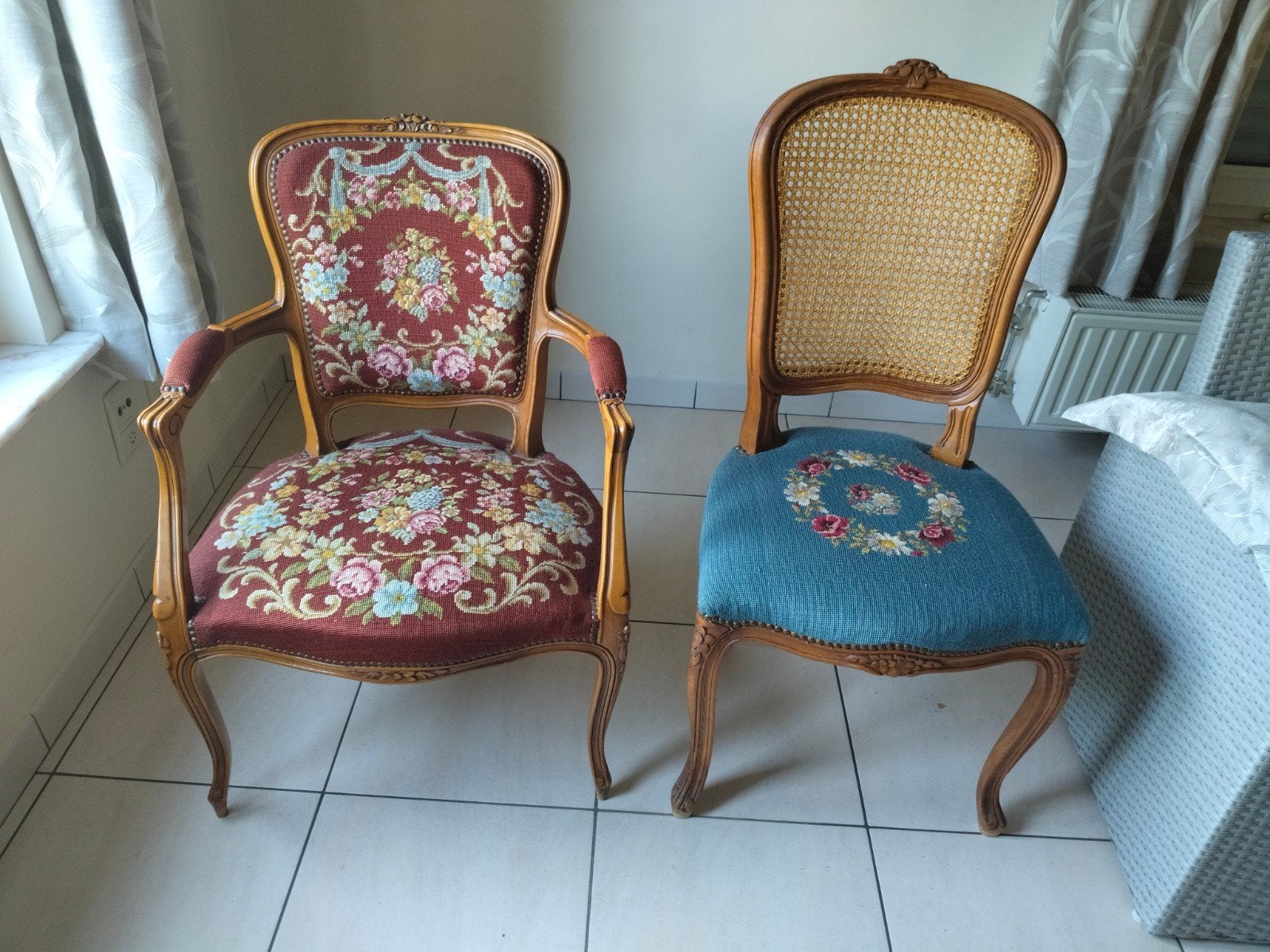 Twee Louis XV stoelen, Antiek en Kunst, Ophalen