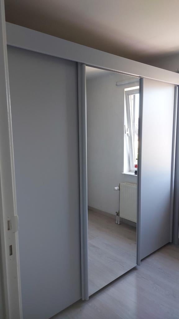 Kleerkast lichtgrijs maten 220cm x 190cm x 60cm, Ophalen