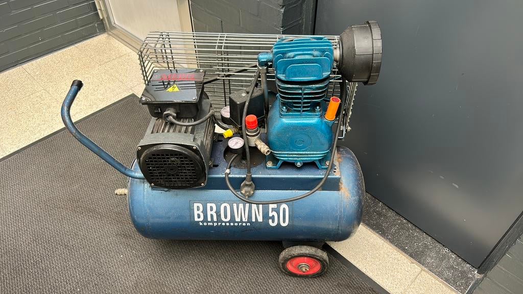 Braun Compessor, Doe-het-zelf en Bouw, Compressors, 25 tot 100 liter, Ophalen, Gebruikt, 6 tot 10 bar