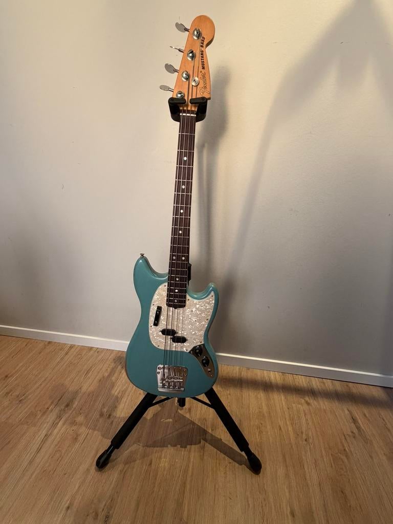 Fender Mustang roadworn JMJ bass, Muziek en Instrumenten, Ophalen, Zo goed als nieuw