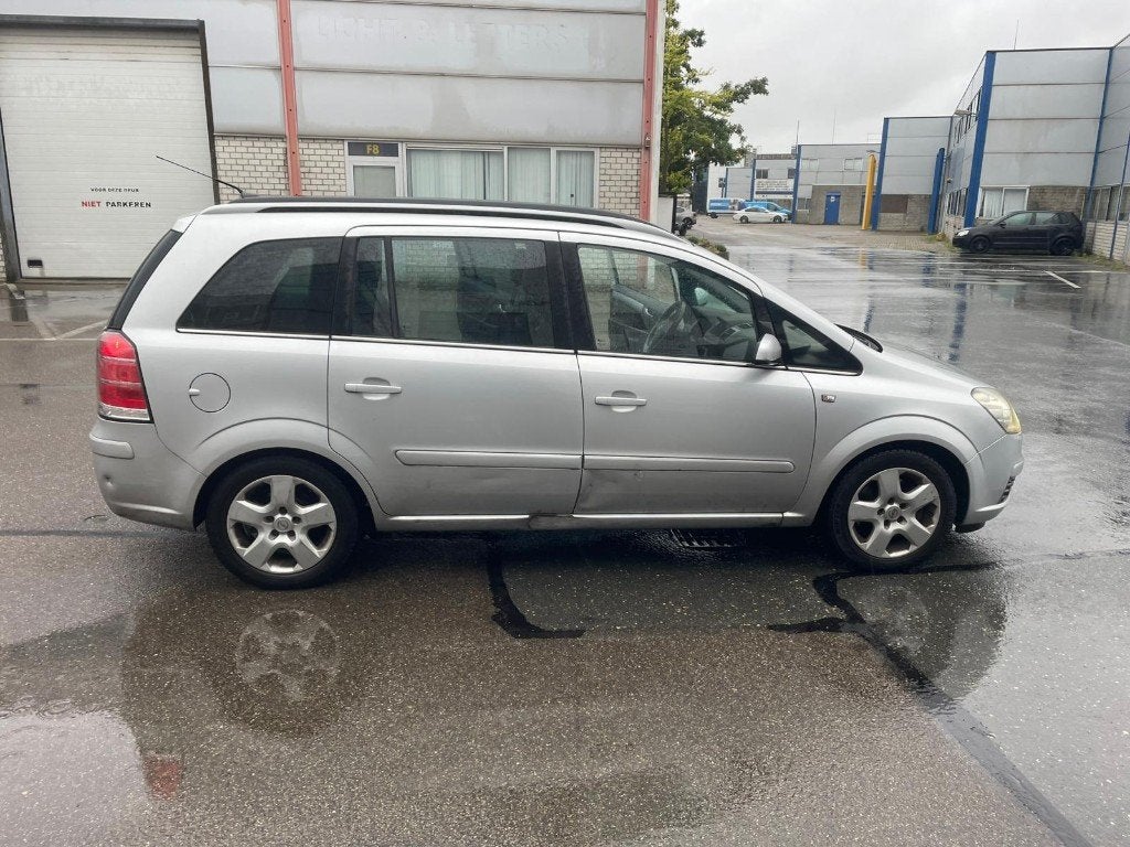 Opel Zafira 2.2 AUTOMAAT 7 ZITTER TREKHAAK LEER PANODAK, Automaat, 4 cilinders, 7 zetels, Leder
