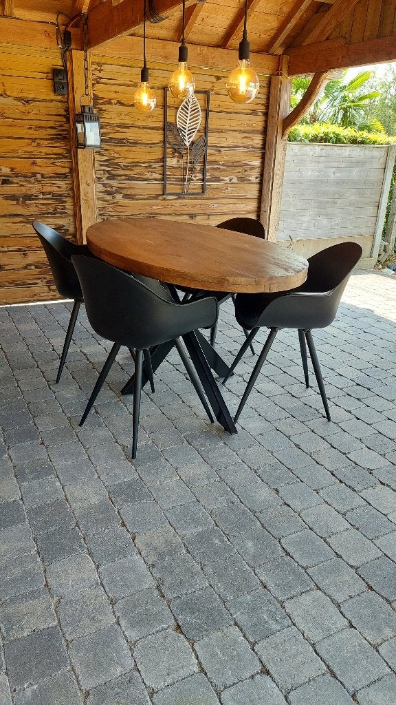 Table à manger ovale avec 4 chaises., Quatre personnes, 150 à 200 cm, Comme neuf, Landelijk