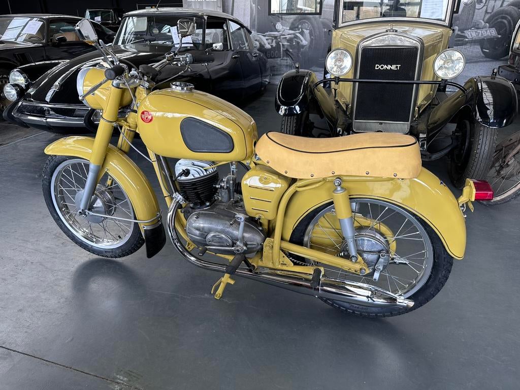 Pannonia P10 - 250cc - 1968 - gerestaureerd. Zeldzaam!, Motos, Motos | Oldtimers & Ancêtres, Autre, 1 cylindre, Permis Moto A1 minimum