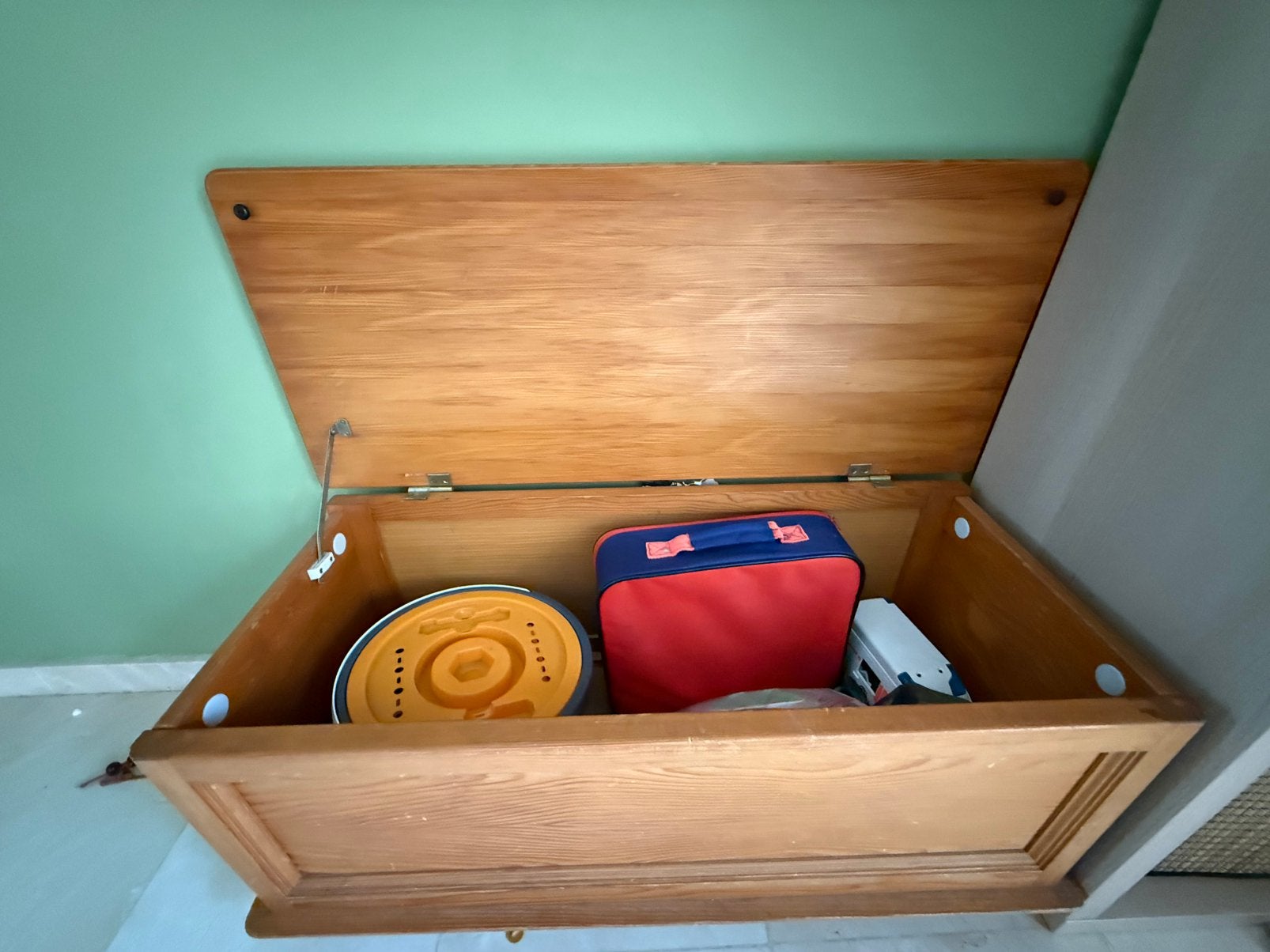 Banc en bois jouet enfant, Enfants & Bébés, Chambre d'enfant | Chambres d'enfant complètes, Enlèvement, Utilisé, Garçon ou Fille