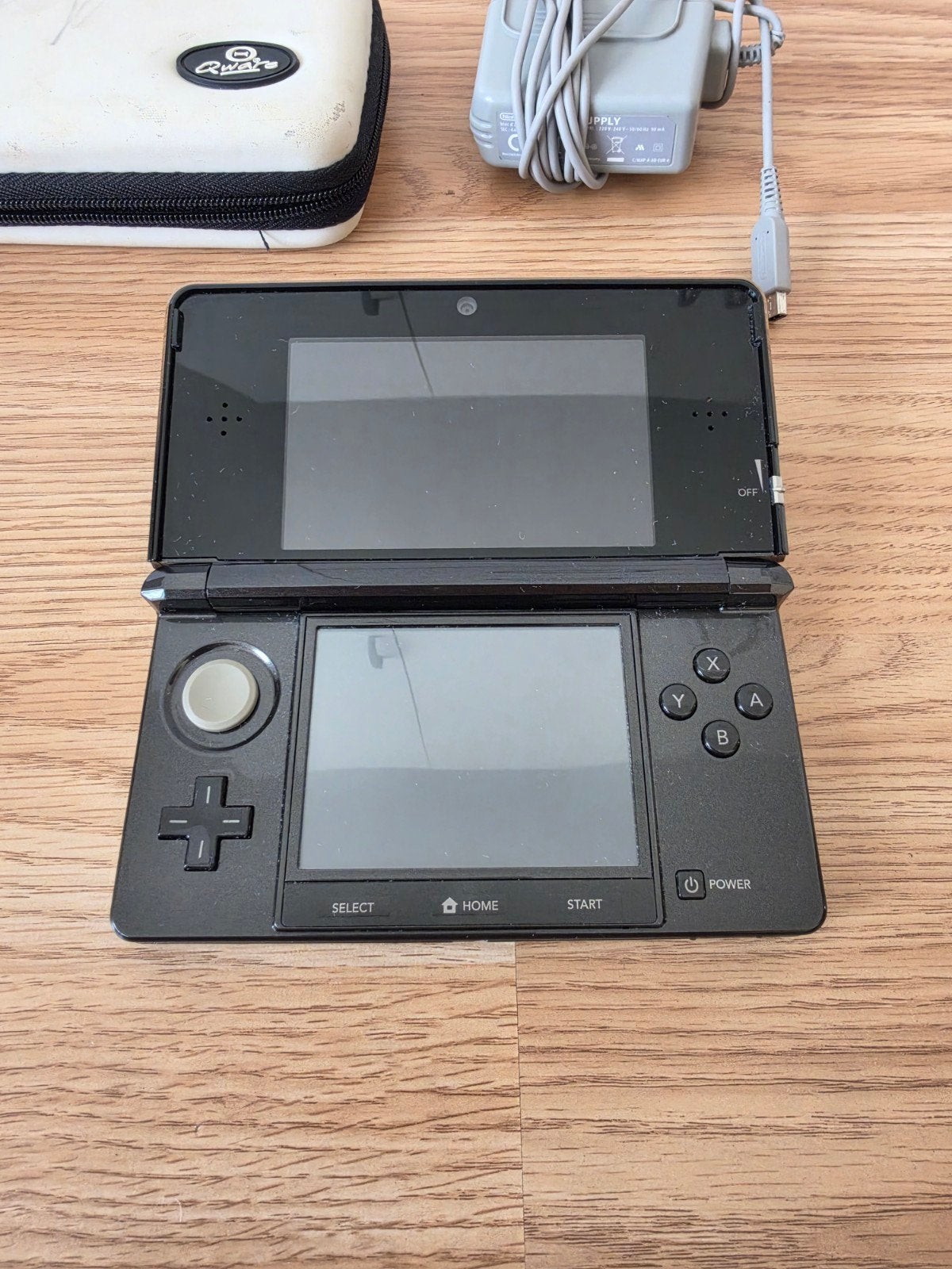 Nintendo 3ds hack zwart met travelcase en oplader., Ophalen of Verzenden, Zwart, 3DS