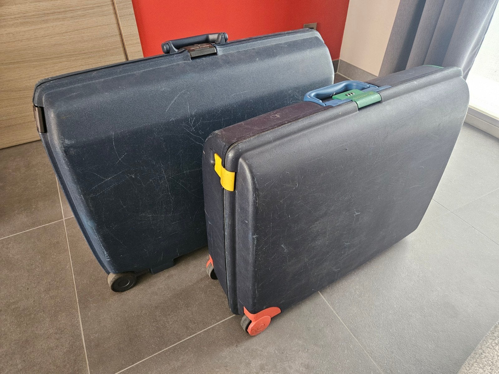 Reiskoffers (2 stuks), Plastique dur, Enlèvement, Utilisé, 60 à 70 cm