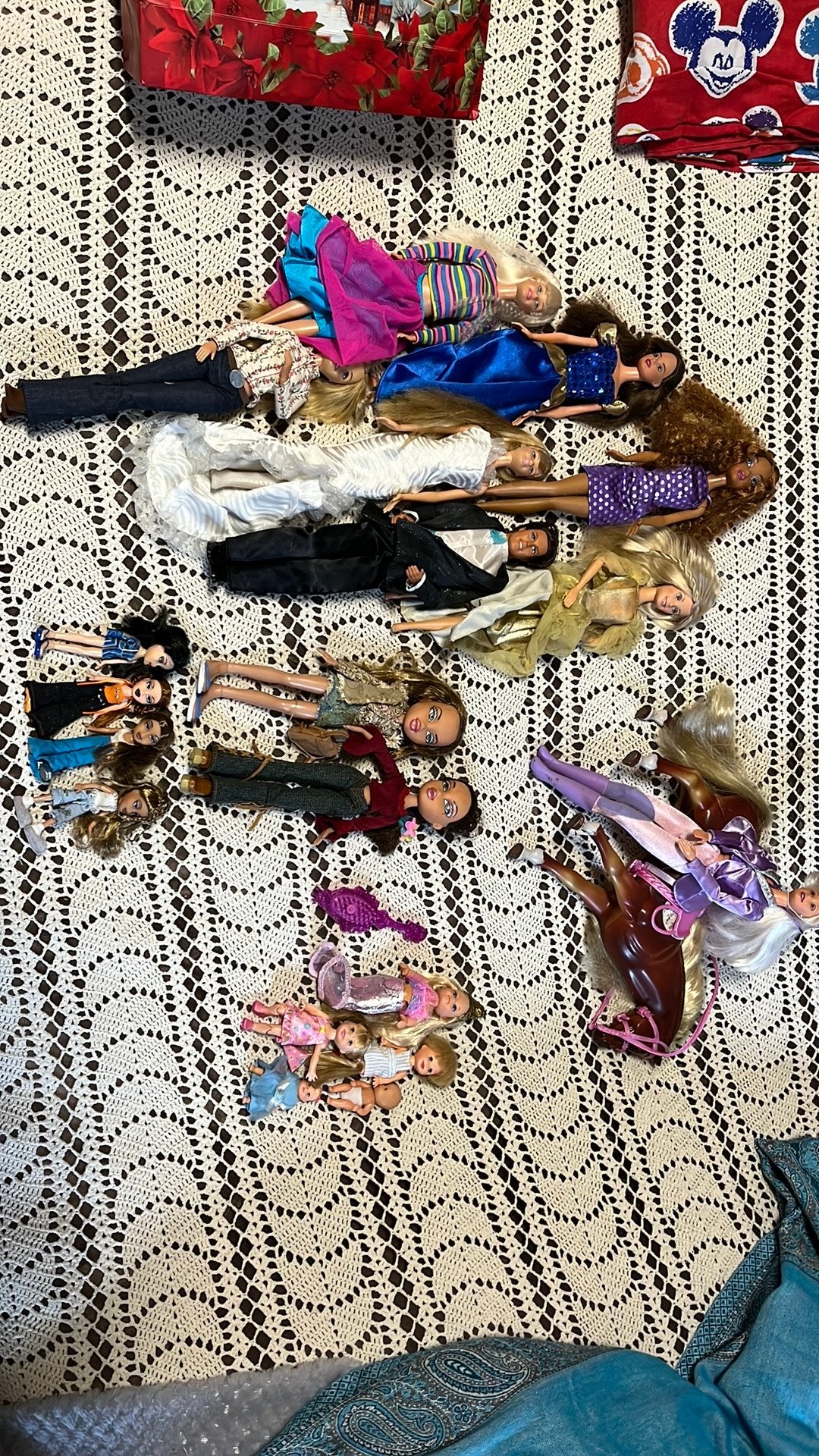 Grand lot de poupées Barbie & Bratz, Enfants & Bébés, Jouets | Poupées, Enlèvement, Barbie