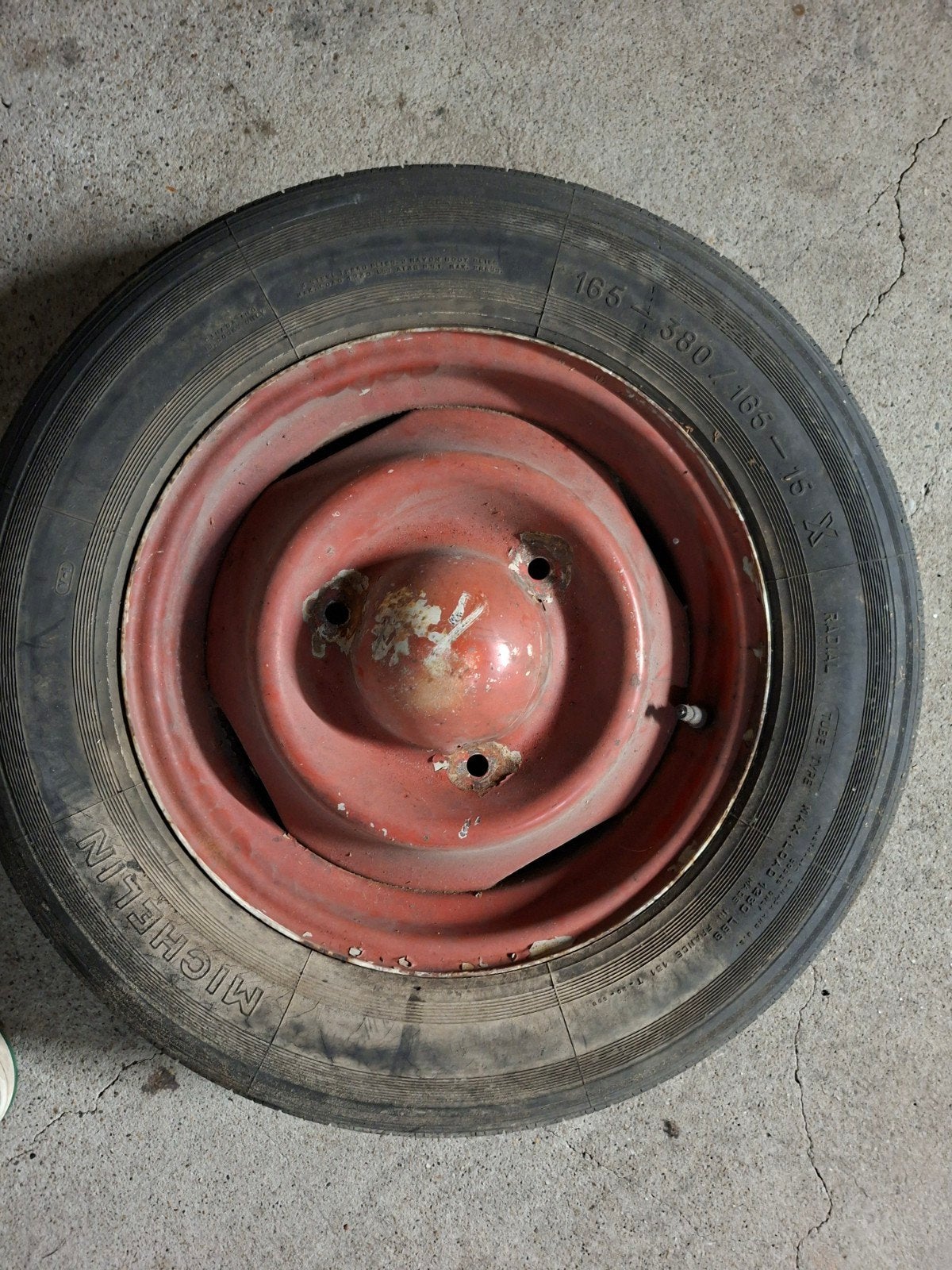 Roue  Renault estafette, Enlèvement