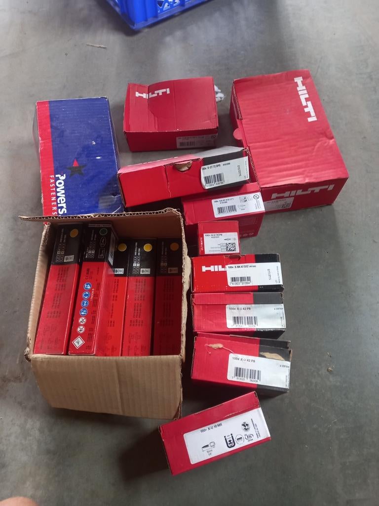 Lot hilti nagels en kruitschietpatronen, Doe-het-zelf en Bouw, Ophalen, Nieuw, Spijkers