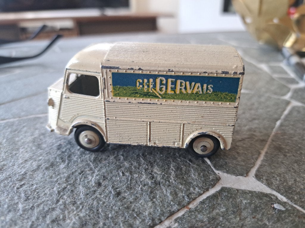 Dinky Citroen Hy, Ophalen