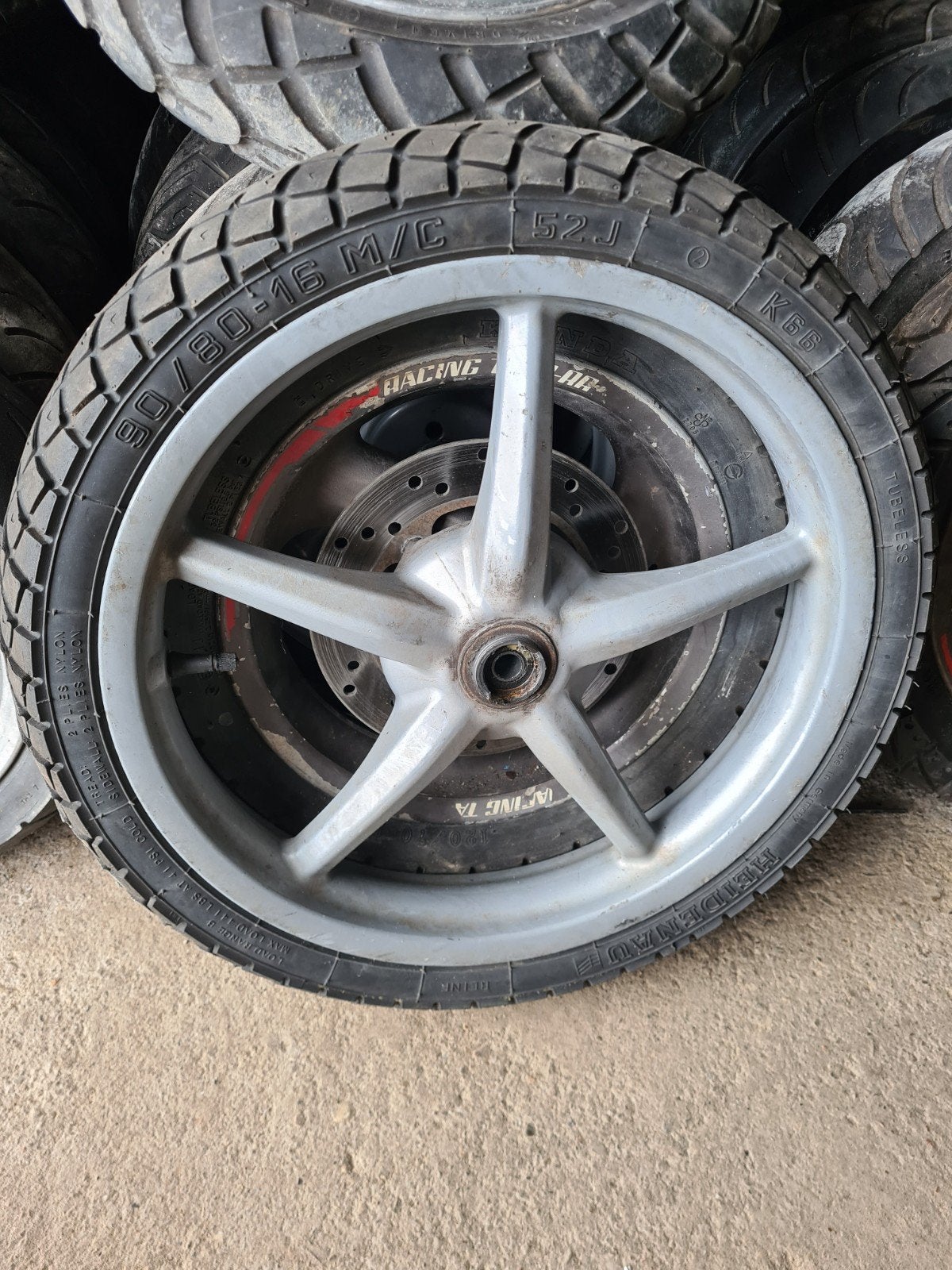 Diverse scooter banden met velg 50cc 125cc 10/12/13/16inch, Enlèvement ou Envoi