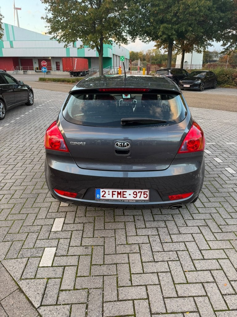 Kia C'eed - 71191 km - handgeschakeld - benzine, Auto's, Voorwielaandrijving, Euro 5, Stof, Zwart