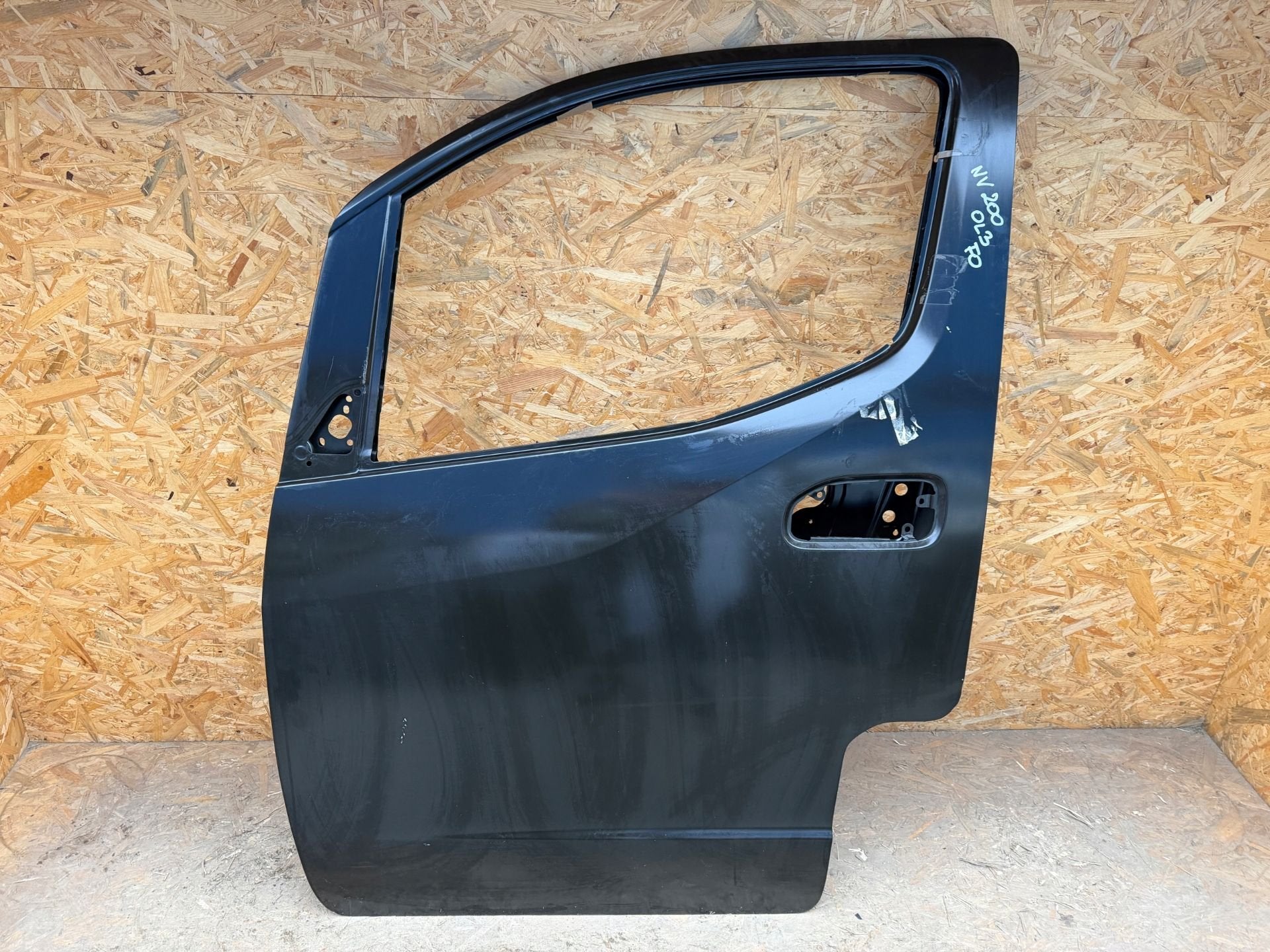 Nissan NV200 Portier Links NV200, Nissan Motor Co., Ltd., Takashima 1-chome 1-1
220-8686  Yokohama, Utilisé, Porte