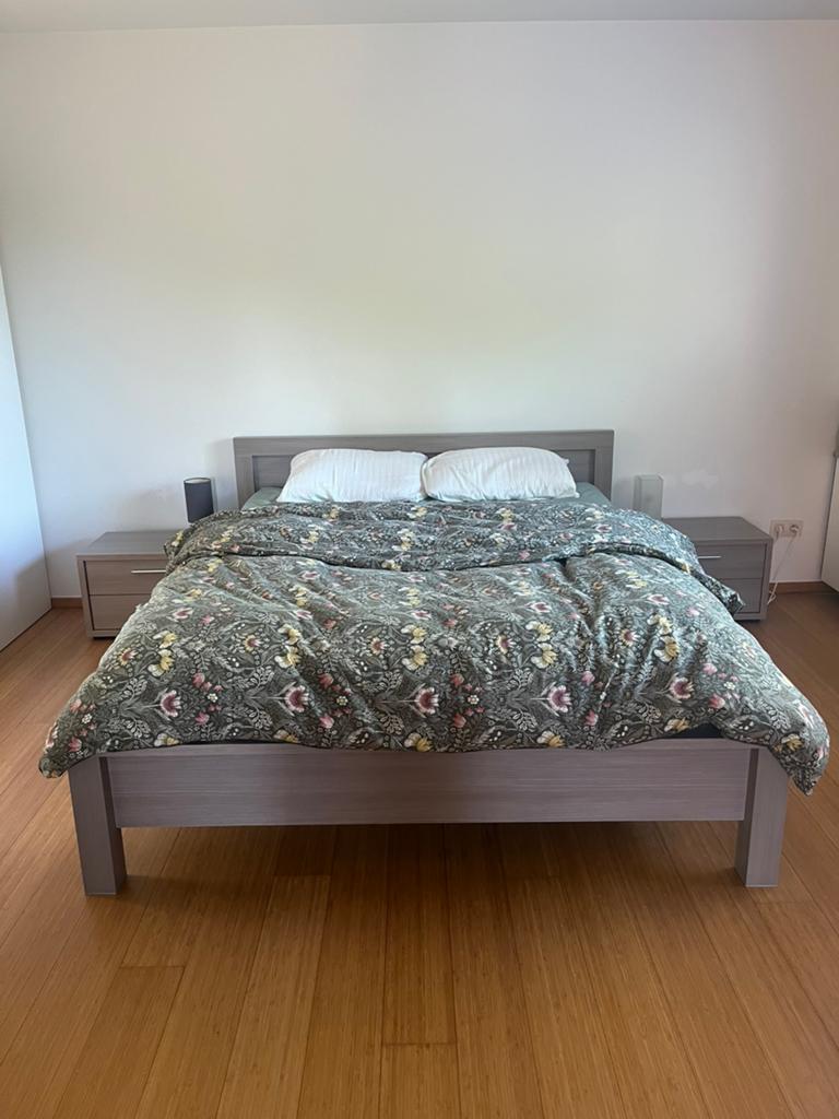 Bed 160x200 + 2 nachtkastjes, lattoflex met vleugels, Gris, Comme neuf, Enlèvement, 200 cm