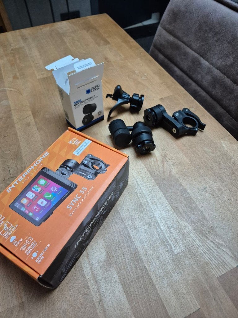 INTERPHONE Sync 55 Carplay Multimedia display for motorbikes, Ophalen, Zo goed als nieuw