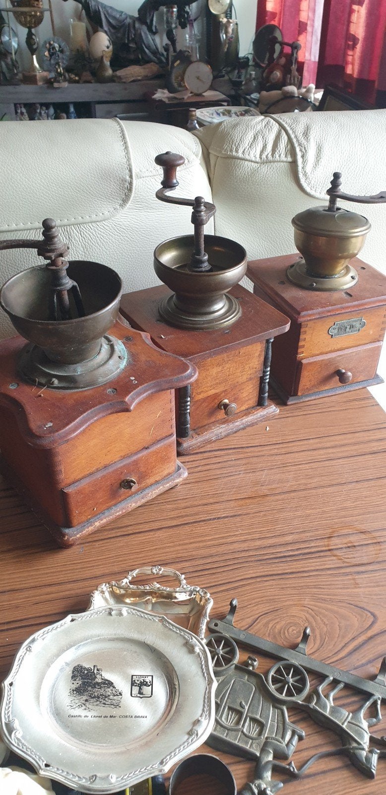 3 antieke koffiemolens, Ophalen