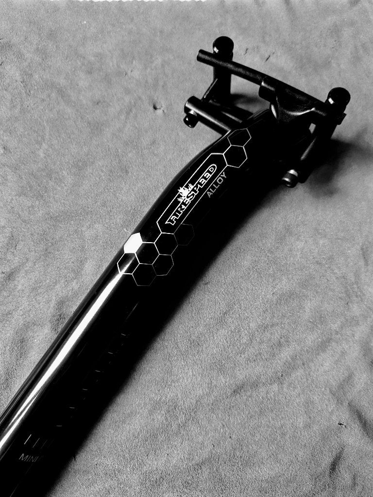 Katana 31,6 x 300 mm, décalage 15 mm, Vélos & Vélomoteurs, Neuf, Enlèvement ou Envoi, Selle, Aluminium