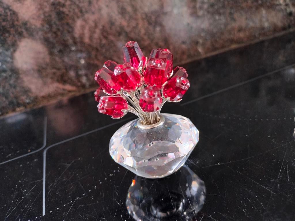 Swarovski vaas met bloemen, Ophalen