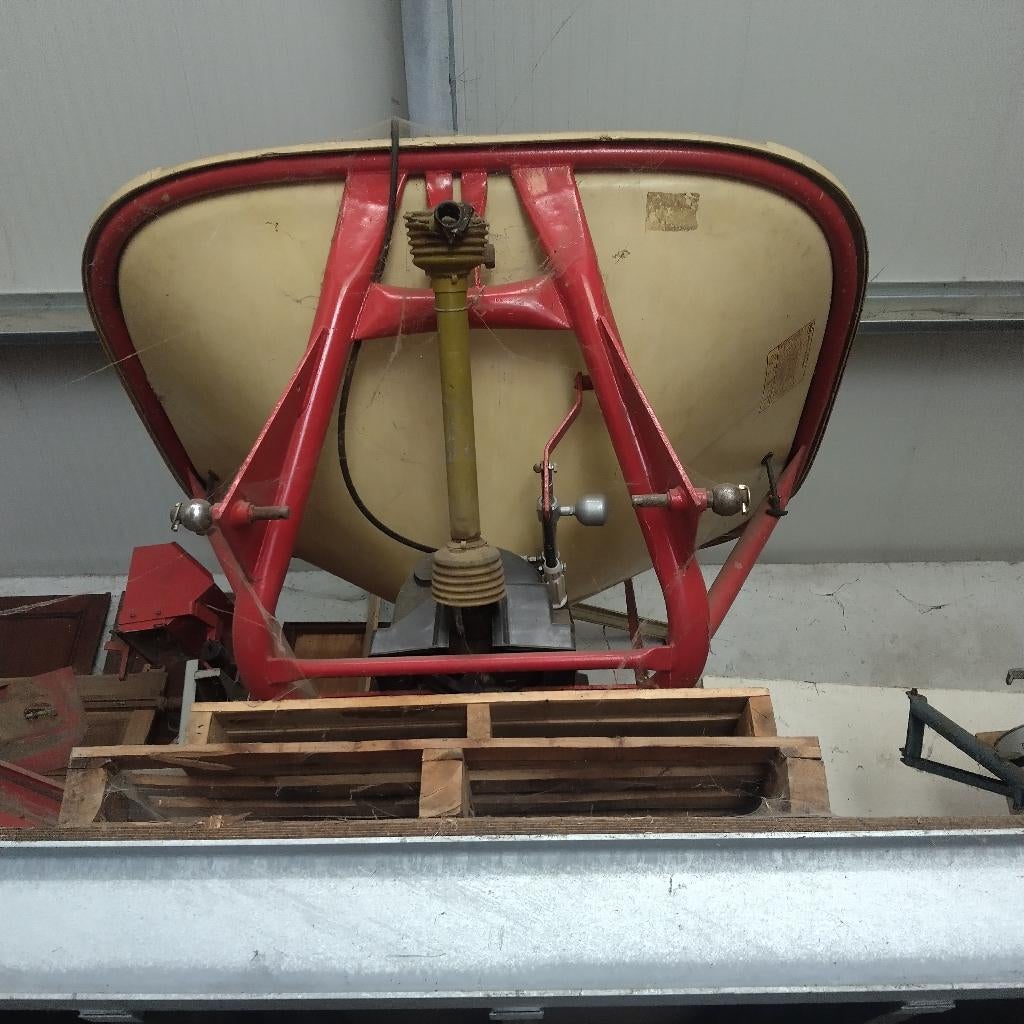 Vicon kunstmeststrooier, Ophalen, Akkerbouw, Gewasbescherming en Bemesting
