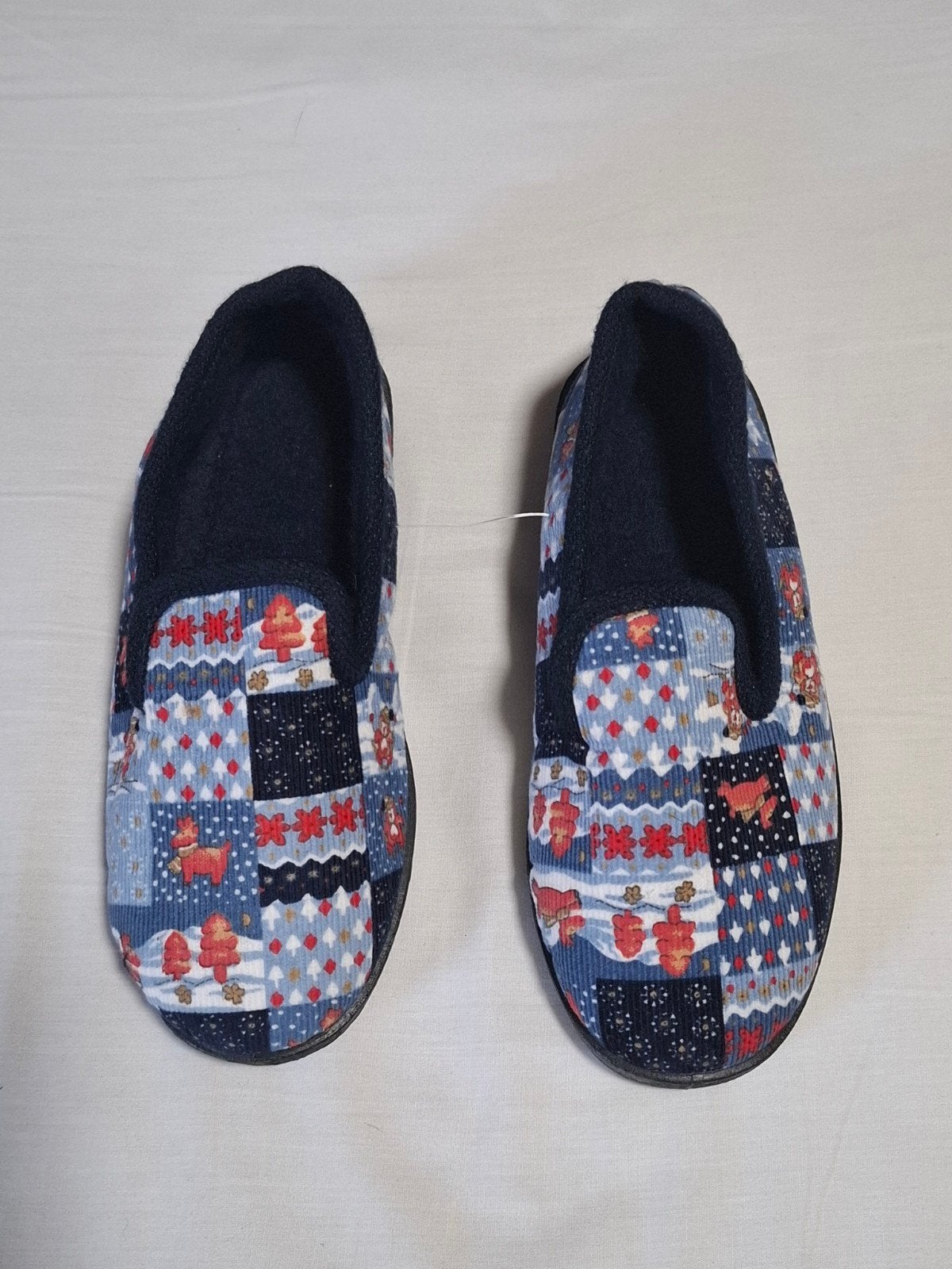 Pantoufles bleues à imprimé de Noël - chaussons chauds - tai, Neuf, Garçon ou Fille, Enlèvement ou Envoi, Autres types