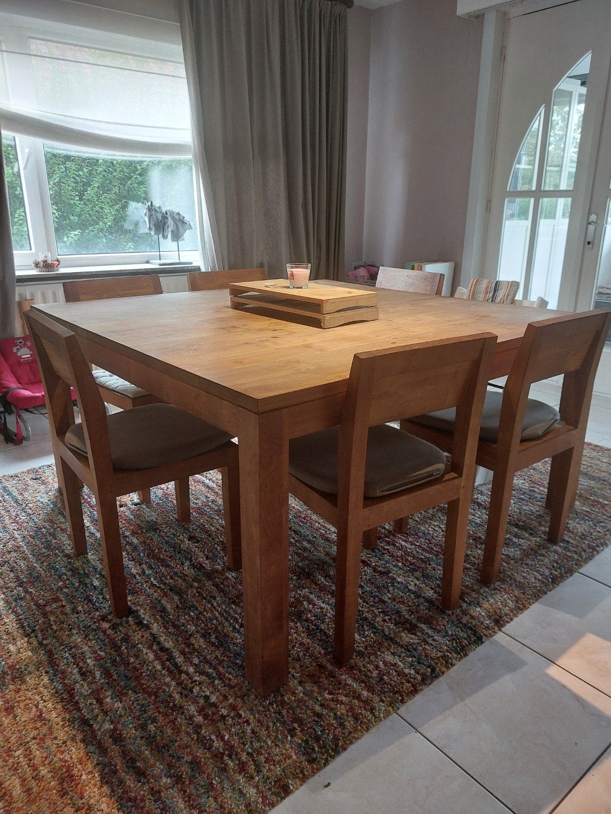 Vierkante eiken tafel ( 150×150cm) inclusief 6 stoelen, Huis en Inrichting, Ophalen, Gebruikt, De tafel en de stoelen verkeren in nette, stevige staat.