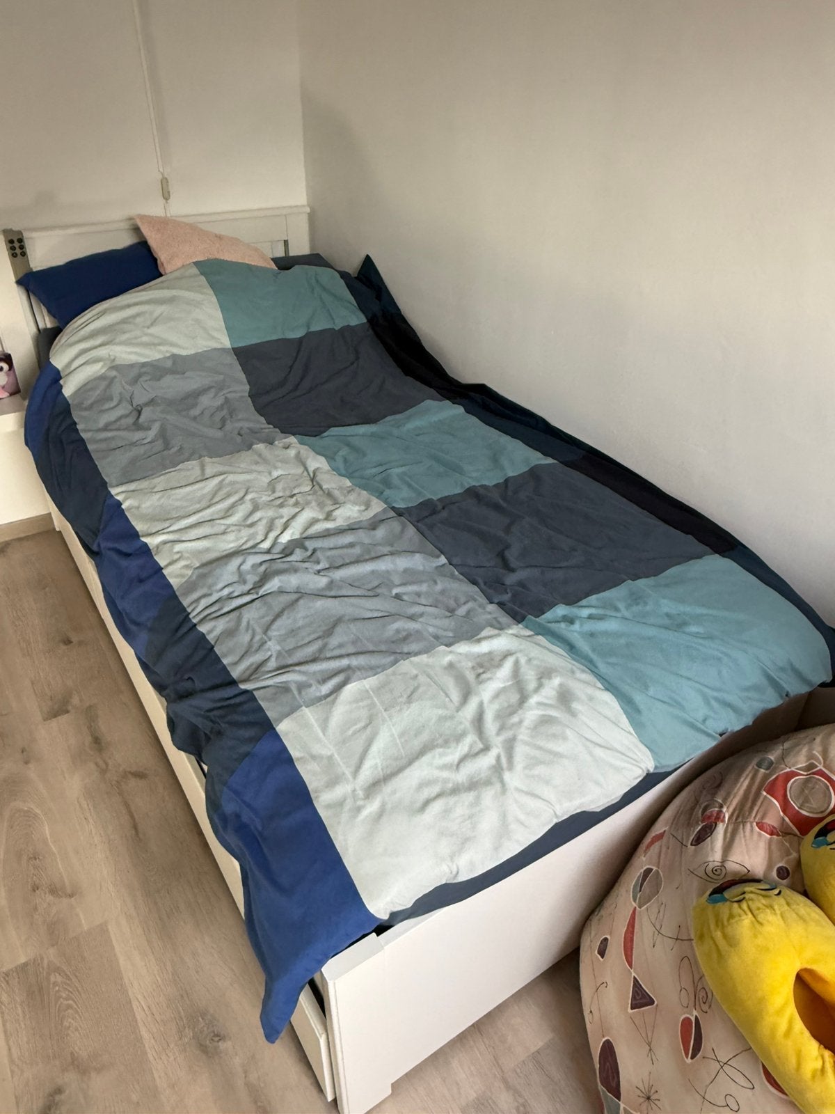 Eenpersoonsbed met elektrisch verstelbare latenbodem, Huis en Inrichting, Ophalen, Zo goed als nieuw
