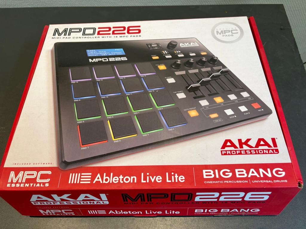 Akai MPD226, Muziek en Instrumenten, Midi-apparatuur, Ophalen, Zo goed als nieuw