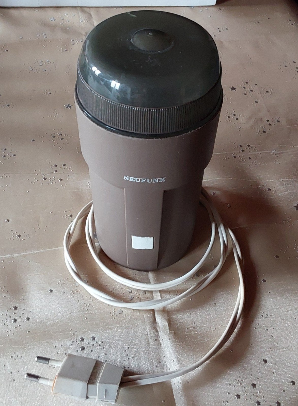 Moulin électrique vintage brun de la marque neufunk
En état, Enlèvement ou Envoi, Utilisé, Moulin à café