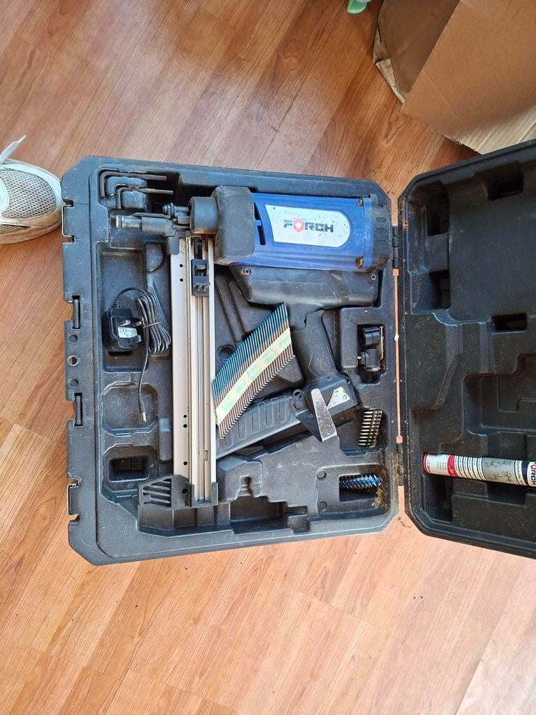 Cloueuse, Enlèvement